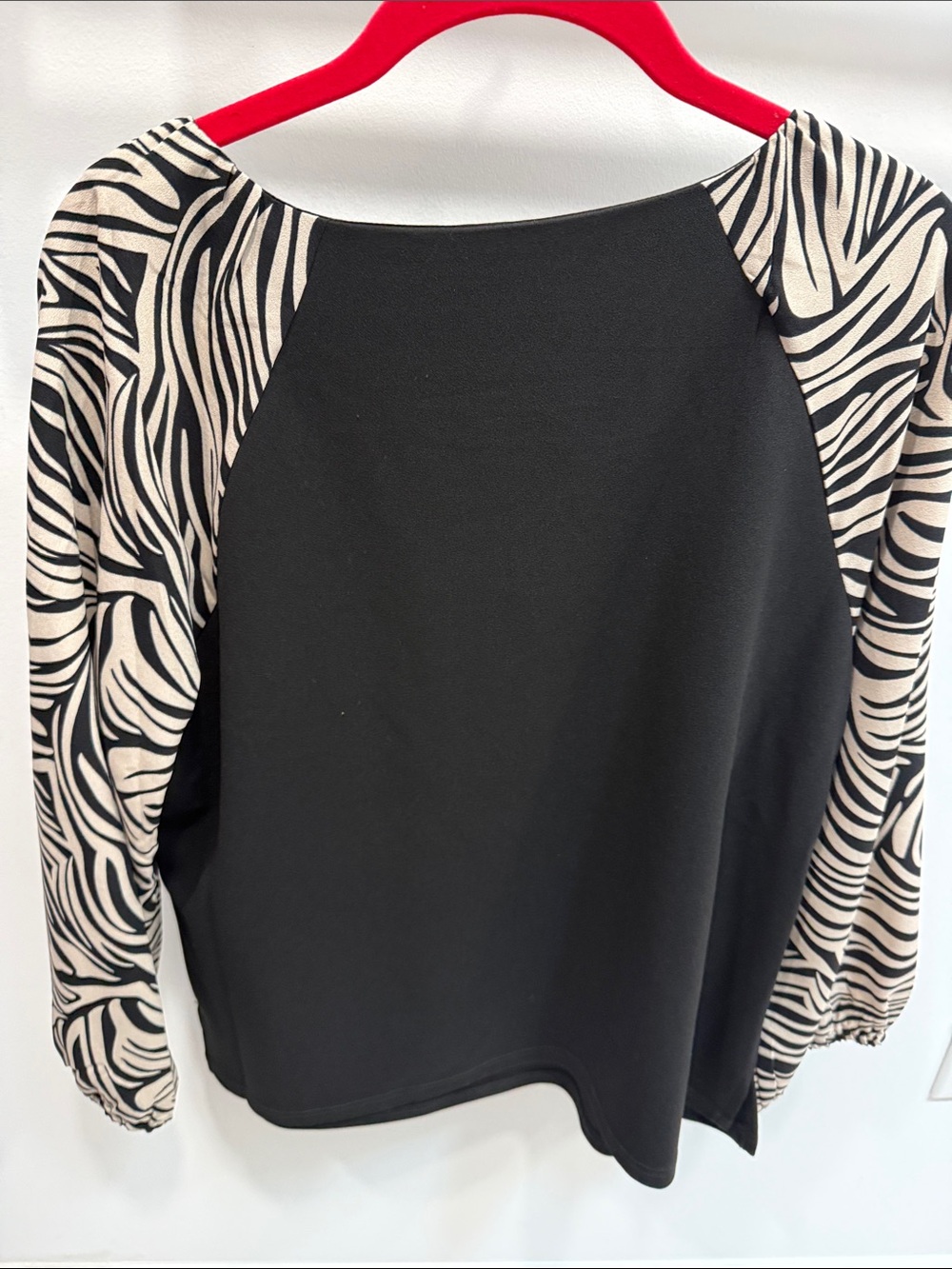 MELLODAY Black Blouse with Beige Zebra-Print Sleeves - Picture 2 of 3